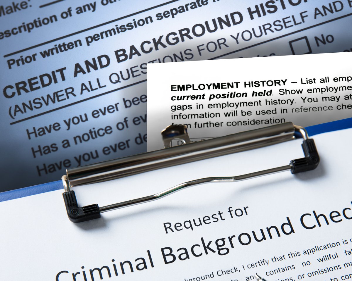 OIGUSPS's tweet photo. Our latest audit examines the Postal Service’s background screening process for new hires and whether it grants security clearances properly. Read our findings and recommendations here:  https://t.co/MOggXeQZkI https://t.co/G3bEShhfV0