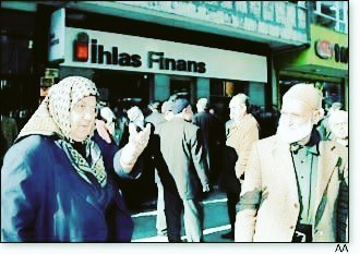 AtesCemale73027's tweet photo. 26 yıldır 70 bin aileyi İHLAS FİNANSTA mağdur eden ve onlardan topladığı para ile servetine server katan @mucahid_oren  in, tüm şirkeylerine bir kayyum atansın yeyet artık!
@TBMMresmi
@Akparti 
@herkesicinCHP 
@iyiparti 
@MHP_Bilgi 
@devapartisi 
@SaadetPartisi https://t.co/lBBBvCS3Ln