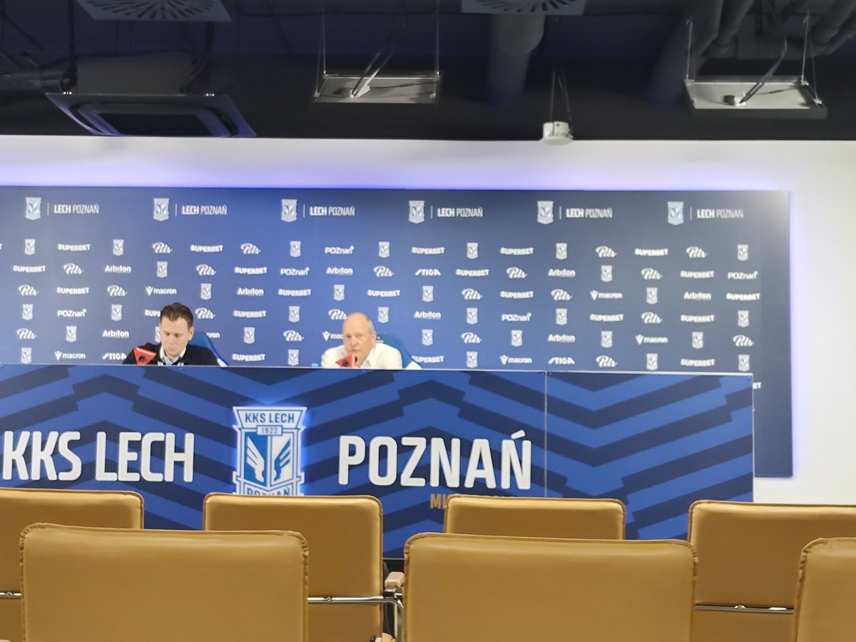 Filipmiller5's tweet photo. Pierwsze na konferencji padło na temat Linnettego. 
Trener odpowiedział: 
 - To glupie pytanie na początek konferencji. Nie odpowiedział na nie. 

#LPOAGF https://t.co/BNksNlzwzC
