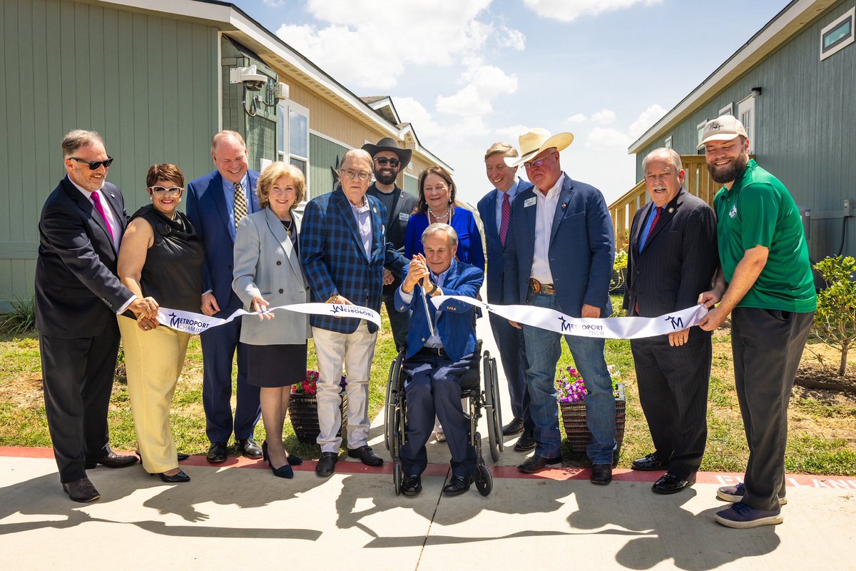GovAbbottPress's tweet photo. Governor Abbott and First Lady Cecilia Abbott marked the historic opening of Bob’s House of Hope, the nation’s first safe house exclusively for adult male survivors of human trafficking.

Texas will always stand with survivors and hold traffickers accountable. https://t.co/mXnQf5s5R7