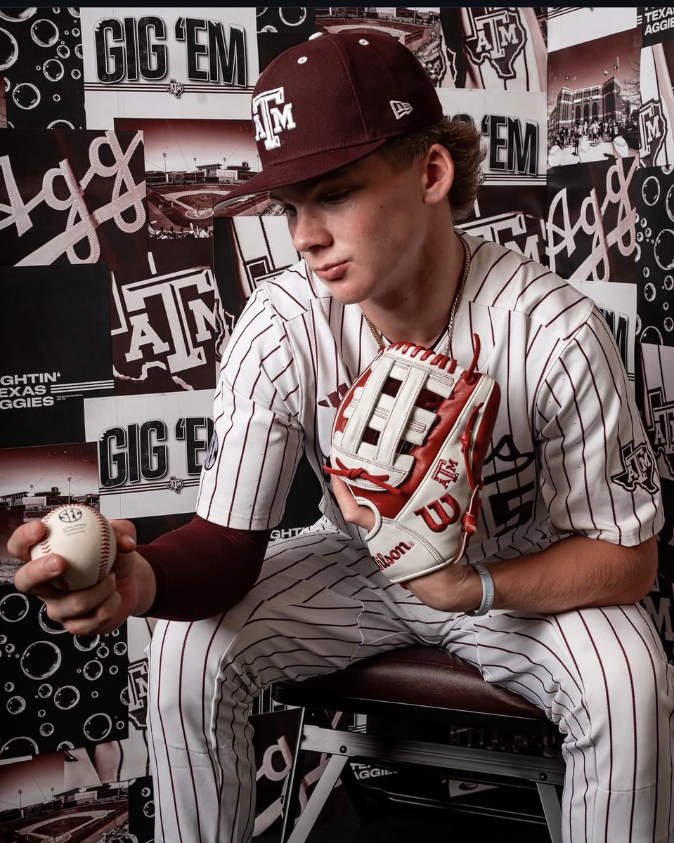 BenBadler's tweet photo. Big pickup for Texas A&amp;M.

Isaiah Snavely, the No. 18 player in the 2027 class and a four-star ⭐️ shortstop from Indiana, has committed to @AggieBaseball. https://t.co/HuYXZ0gYRU