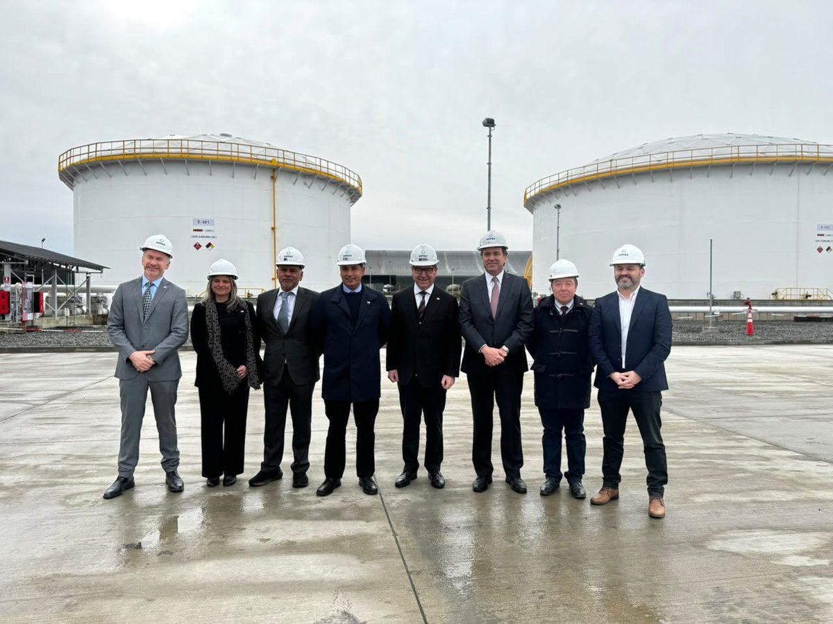 abernales's tweet photo. Más empleos y más inversión: Participé en la inauguración de la Planta de Combustibles Chincui de la empresa Esmax en Puerto Montt. Agradezco al Ministro @DanielMasValdes por su deferencia. Así se construye un mejor país. https://t.co/Rd7gpgEMCm