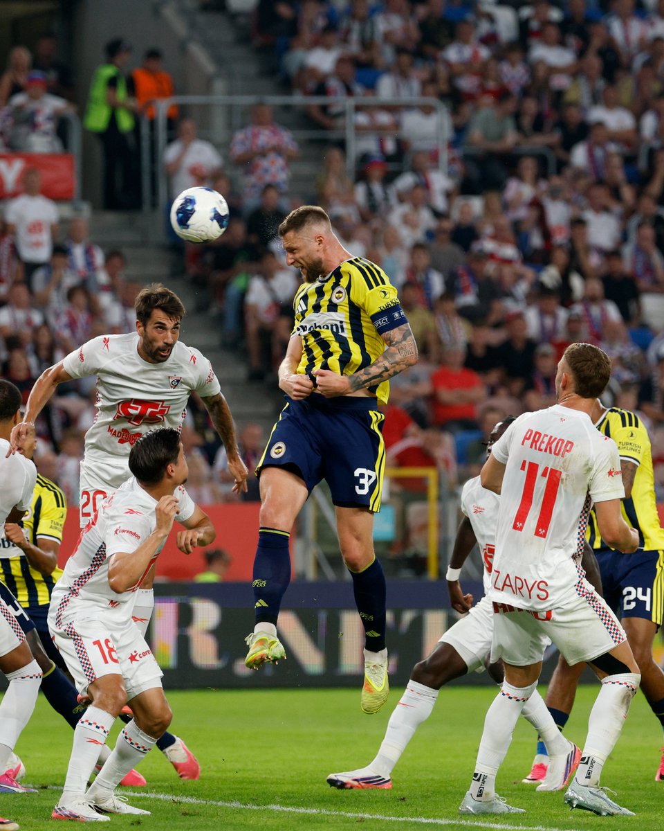 Fenerbahce's tweet photo. 📸  #GORvFB https://t.co/vWIYrjyx4h