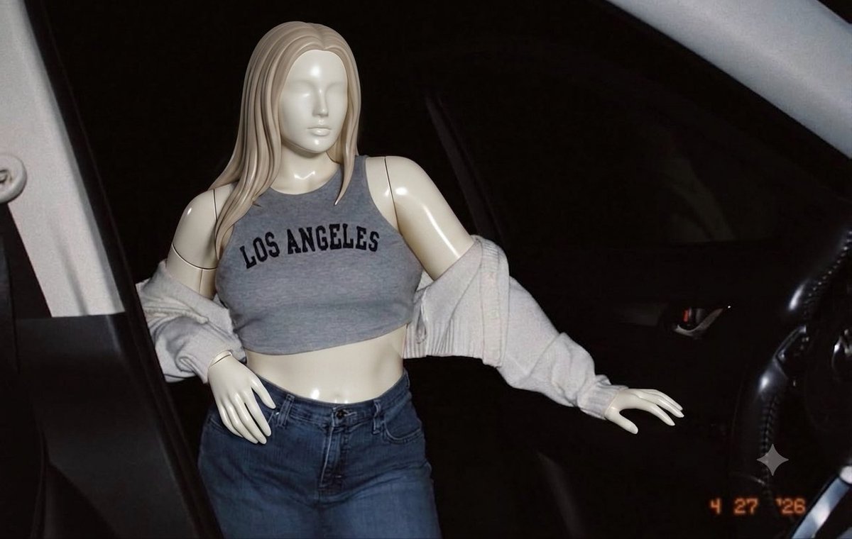 Avis42023's tweet photo. Fuckkkk I’m so fucking addicted to turning my IRLs into mannequin girls. Mannequin pussy makes me sooo fucking throbby. I don’t deserve to see their real skin, only smooth featureless white plastic. #irls #mannequin #mannequinpussy #irledit https://t.co/UT4knZQuhe