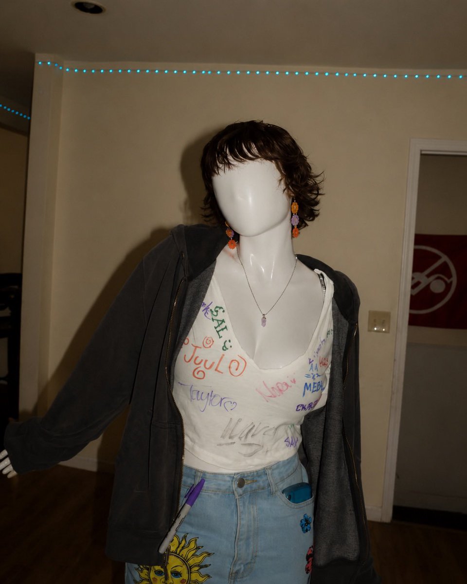 Avis42023's tweet photo. Fuckkkk I’m so fucking addicted to turning my IRLs into mannequin girls. Mannequin pussy makes me sooo fucking throbby. I don’t deserve to see their real skin, only smooth featureless white plastic. #irls #mannequin #mannequinpussy #irledit https://t.co/UT4knZQuhe