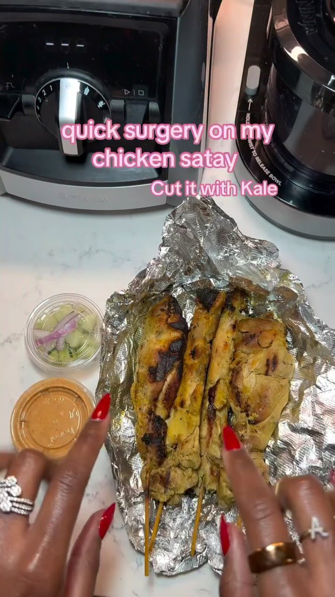 cutitwithkale's tweet photo. my favorite leaf &amp; I are in @huffpostlife @huffpost 😭 the doctors have spoken and they said wait this is actually tea. send help, cause I still can’t believe people are cutting their meals with kale.… https://t.co/QCKCa0CXaP