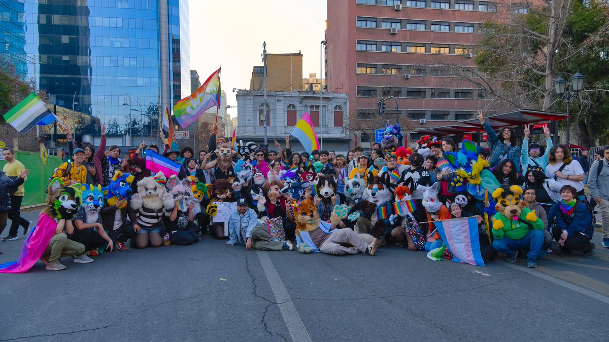 FurcrewCL's tweet photo. 🏳️‍🌈 ¡Recuerdos del Pride 2026! 🏳️‍🌈

¡¡Que bellxs!! 💕

Muchos de ustedes nos acompañaron en lo que fue una experiencia muy bonita para compartir, defender y marchar por todxs 🫂🫱🏻‍🫲🏼

Esperamos que fuera una experiencia memorable, deseamos verlos a todxs en los próximos años. https://t.co/63yqNvlu4r