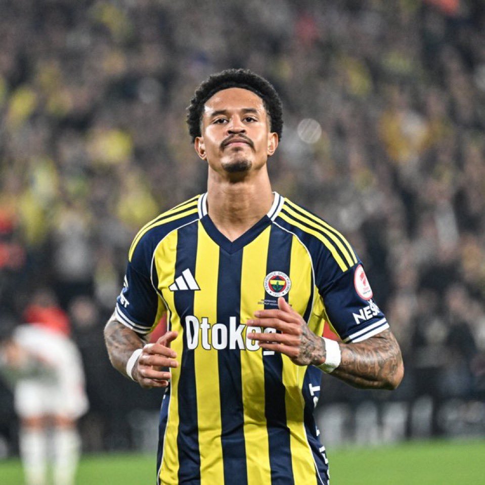TekYolFener's tweet photo. İsmail Kartal: "Sezon içerisinde Jayden Oosterwolde stoper, sol bek oynayacak. Bu bir avantaj. Nathan Ake de aynı şekilde. Ake çok tecrübeli, dengeli, ayak tekniği çok iyi olduğu için şu an böyle gidiyoruz. Rakibe göre ilerleyen haftalarda değişiklik olabilir." https://t.co/lGQq2f8AJf