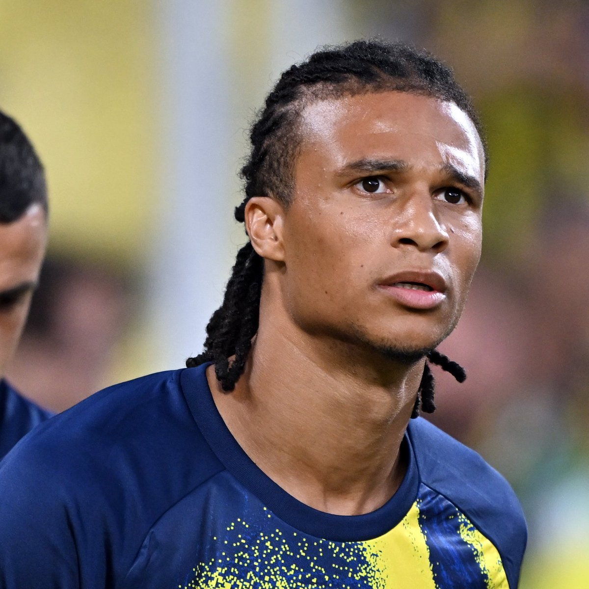 TekYolFener's tweet photo. İsmail Kartal: "Sezon içerisinde Jayden Oosterwolde stoper, sol bek oynayacak. Bu bir avantaj. Nathan Ake de aynı şekilde. Ake çok tecrübeli, dengeli, ayak tekniği çok iyi olduğu için şu an böyle gidiyoruz. Rakibe göre ilerleyen haftalarda değişiklik olabilir." https://t.co/lGQq2f8AJf