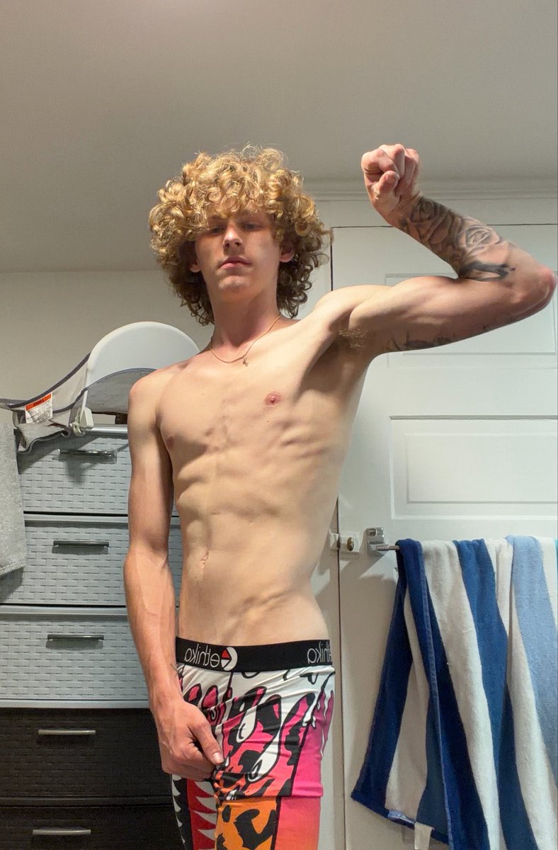 Master_kevin6's tweet photo. you just can’t resist don’t know which one you want more nice stinky feet or that alpha bulge🤑 https://t.co/rUEHH9SNUt