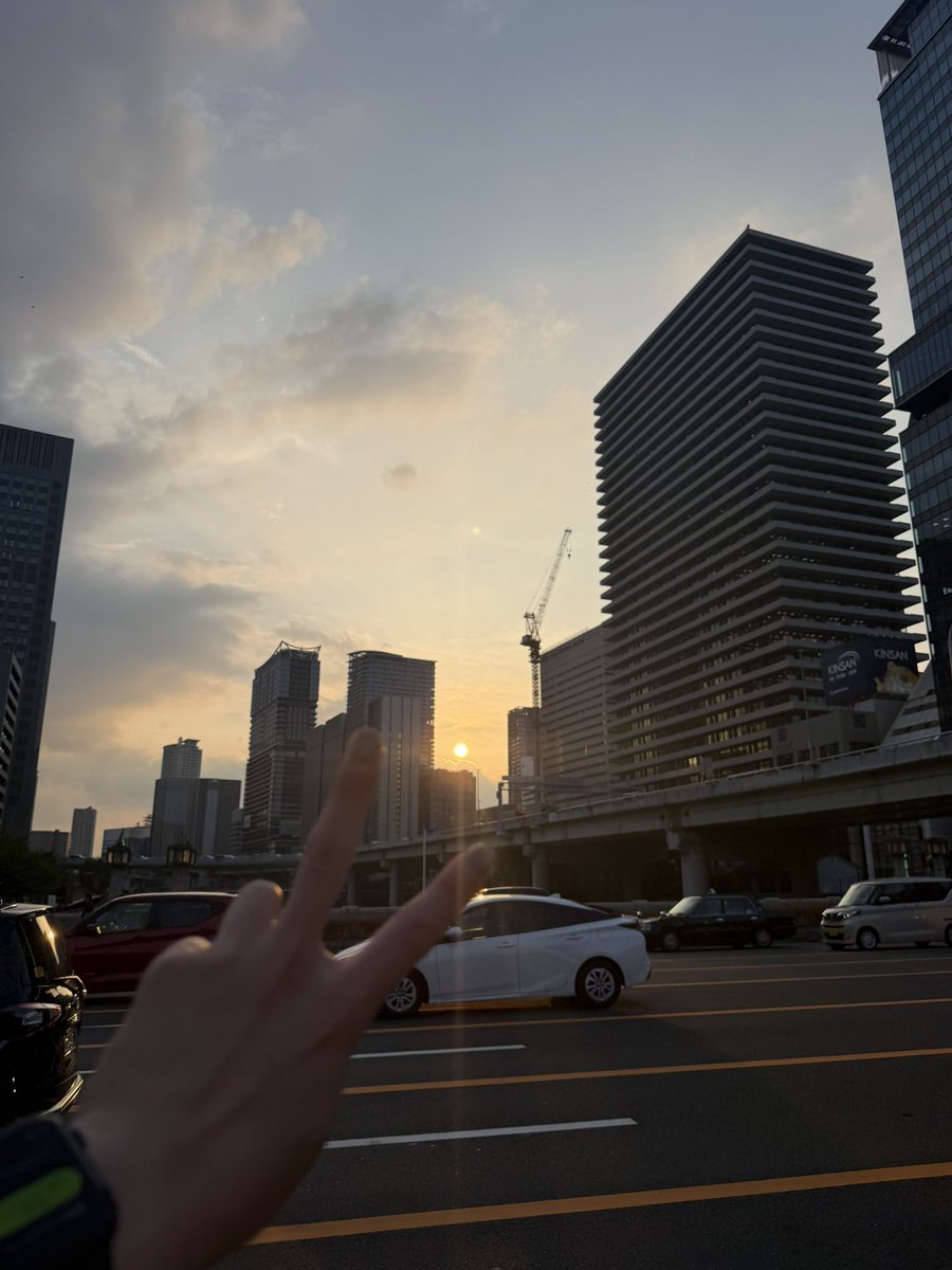 hakuto3927's tweet photo. 2枚目をLINE背景に設定した
昔から空とか景色撮るの好きだな https://t.co/cBLBvAMK4M