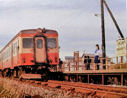shishengsa69201's tweet photo. 根室女子の呟き

今まで皆んな気車通学してたのに
根室高校へ直接乗り入れるバス路線（根室交通落石線）が出来て、しかも根室市が18歳以下の市民への市内路線バス運賃無償化したので誰も駅使わなくなったしょや‼️
根室市に潰されたみたいなものだべさ😭

根室本線東根室駅にて https://t.co/mUltzmuUjf