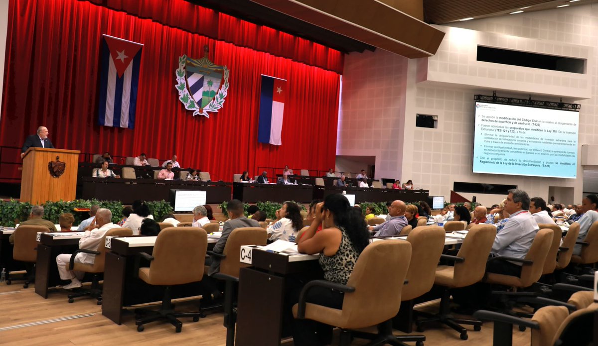 GobiernoCuba's tweet photo. 🇨🇺| El Primer Ministro, @MMarreroCruz, informó a los diputados sobre la implementación de las Transformaciones Económicas y Sociales.

📍| VII Período Ordinario de Sesiones de la Asamblea Nacional del Poder Popular, en su X Legislatura. https://t.co/kWExpJI7x4