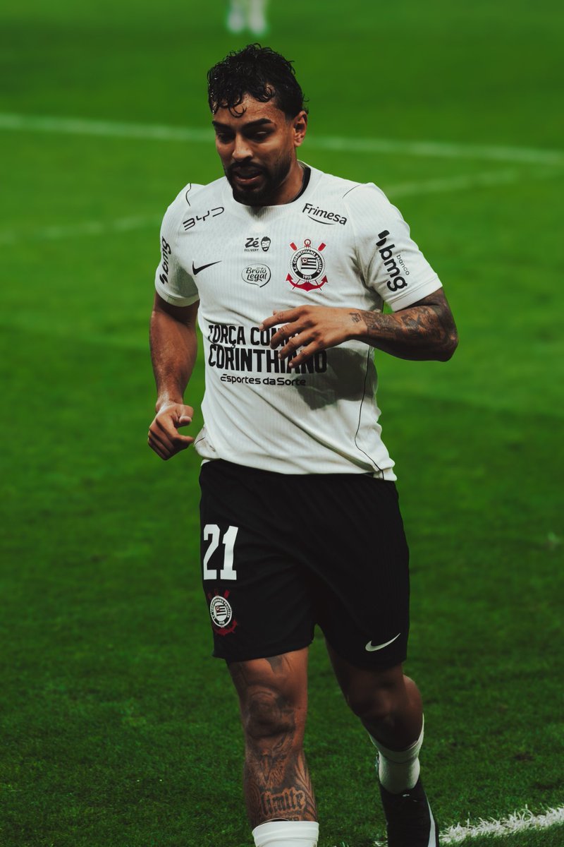 povotime1910's tweet photo. 🦅❌ | Matheus Bidu não estará à disposição do treinador Fernando Diniz para a partida de amanhã, contra o Athletico.

O lateral-esquerdo relatou dores na coxa.

📰 | Fábio Marinho Jr./Meu Timão
📸 | Davi Bittencourt/Time do Povo https://t.co/k5OOBL5gN2