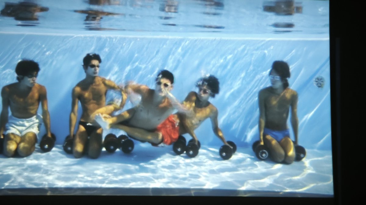 VictorFreso's tweet photo. Acabo de ver 'Waterboys' en el @cinethewarrior , tremenda obra al estilo de El Verano de Kikujiro pero más coral. https://t.co/6aDHWpRJ4A