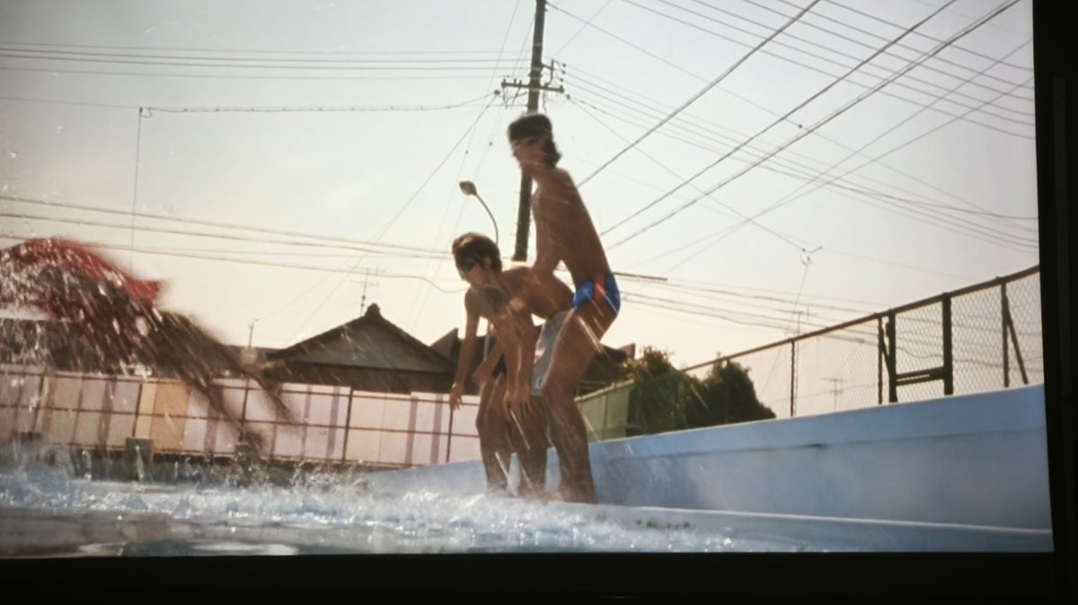 VictorFreso's tweet photo. Acabo de ver 'Waterboys' en el @cinethewarrior , tremenda obra al estilo de El Verano de Kikujiro pero más coral. https://t.co/6aDHWpRJ4A