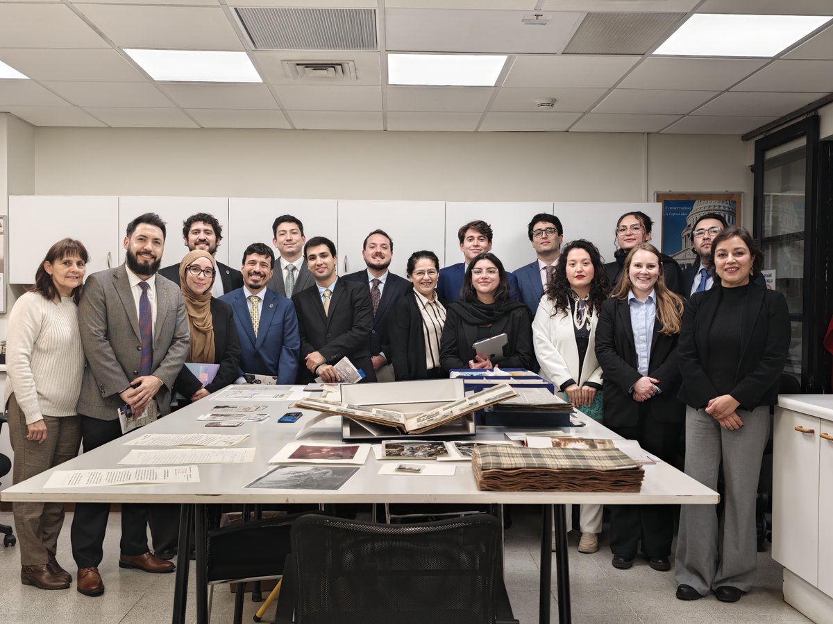 AcadeAB's tweet photo. En el marco del curso de Diplomacia Cultural con José Luis Ayala, estudiantes de primer año de ACADE visitó el Archivo General Histórico de Cancillería. 
Agradecemos a la Jefa del Archivo, Sandra Gutiérrez, y a todo su equipo por el recorrido y la gran sesión. https://t.co/1mE00HvHEV
