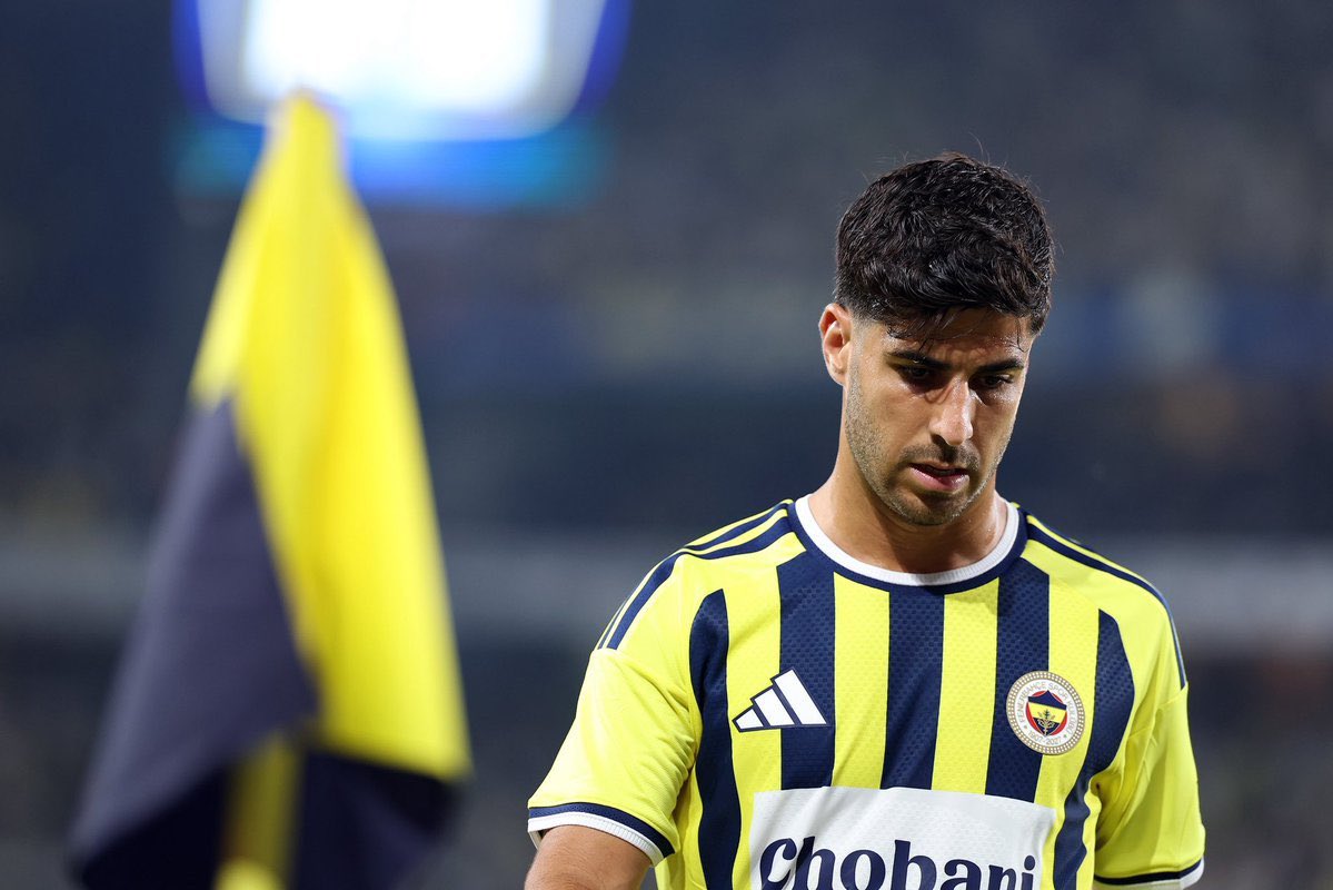 muratasik_'s tweet photo. Asensio'nun Fenerbahçe'de ki geleceği için maalesef ben karamsarım. 

İsmail hoca kusura bakmasın ama bu takımda kement atılan ilk oyuncu Asensio olmaz. 

Bir oyuncuyu kazanmak çok zordur ama kaybetmek kolaydır.

CANLI ⬇️

https://t.co/Hkz2B4bnA0 https://t.co/zYtpmWLd3a