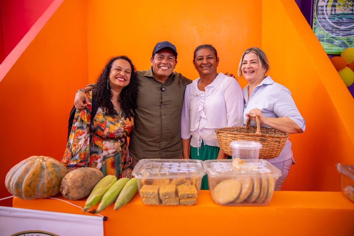 ProsperidadCol's tweet photo. #Magdalena 📍 | El fortalecimiento del Punto de Abastecimiento Solidario (PAS) de Fundación también avanza con la firma 🤝 del Pacto de Gobernanza entre Prosperidad Social y la Red Asociativa Reconstruyendo el Campo del PAS de Fundación.

Este acuerdo consolida el trabajo conjunto para garantizar la sostenibilidad del #PAS, fortalecer la organización comunitaria, dinamizar los circuitos económicos locales y seguir impulsando la economía popular y el desarrollo de las comunidades.

#ConDignidadCumplimos 🇨🇴
@mao_rodriguez1
