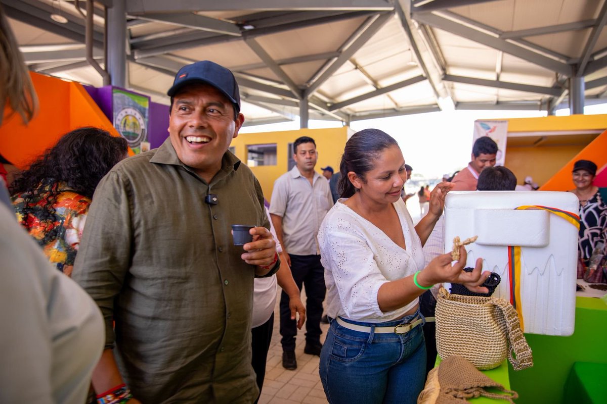 ProsperidadCol's tweet photo. #Magdalena 📍 | El fortalecimiento del Punto de Abastecimiento Solidario (PAS) de Fundación también avanza con la firma 🤝 del Pacto de Gobernanza entre Prosperidad Social y la Red Asociativa Reconstruyendo el Campo del PAS de Fundación.

Este acuerdo consolida el trabajo conjunto para garantizar la sostenibilidad del #PAS, fortalecer la organización comunitaria, dinamizar los circuitos económicos locales y seguir impulsando la economía popular y el desarrollo de las comunidades.

#ConDignidadCumplimos 🇨🇴
@mao_rodriguez1