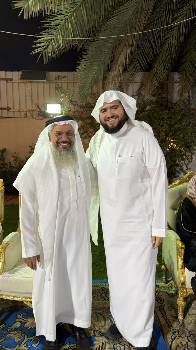 Djawadzak's tweet photo. ﴿وَقَدْ أَحْسَنَ بِي إِذْ أَخْرَجَنِي مِنَ السِّجْنِ﴾

في رحاب المسجد النبوي
ختم الأستاذ حميدان التركي
كتاب الله عز وجل كاملاً 

٢١ سنة في السجن لم توقفه 
والشدائد لم تثنه
لأن مشروعه كان أعظم من الظروف 

نسأل الله أن يرفعه بالقرآن درجات
وأن يجعله حجة له لا عليه
وأن يعوض سنوات الصبر بكرمه وفضله