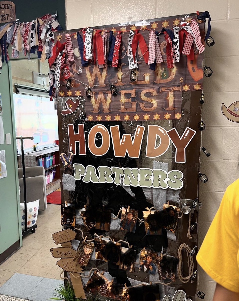 BtpsSrvcs's tweet photo. 🥁 Roll please for our winners of the Annual ESY Door Decorating Contest…A 2 way tie! Ms. Revellio &amp; Friends &amp; Ms. Romaine &amp; Friends! 🥇 The judging was intense w our local Knights of Columbus deliberating for an hour! 🚪🏆💚 @Brick_K12 @VMESMustangs @LMESColts https://t.co/fvGja73CJj