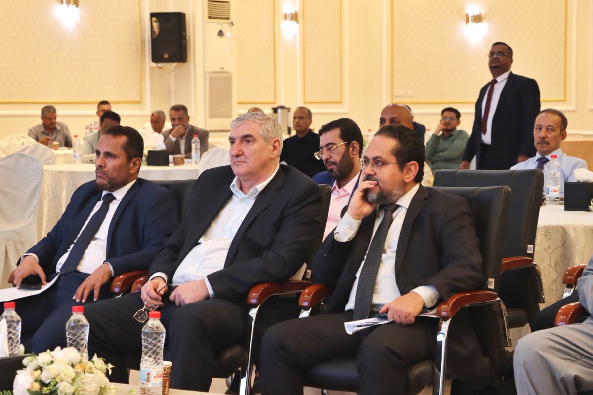 AES111's tweet photo. 🏁 أسبوعان من العمل الوثيق مع نخبة من رجال ونساء وشبان وشابات اليمن من خلال مشروع تحضيري مشترك ينفذه برنامج الأمم المتحدة الإنمائي هذا العام بالشراكة مع الحكومة اليمنية في عدن.

🎯 الموضوع هو تعزيز النزاهة من أجل التعافي، لأن القناعة تزداد يومًا بعد يوم بأن التطبيع مع وهن المؤسسات وانتشار الفساد، وتأجيل العمل على الحد منهما، لا يخدم الإصلاحات المنشودة ولا جهود استعادة الدولة ولا عملية بناء جسور الثقة في الداخل والخارج. وما لا يُدرك كلّه لا يُترك جلّه.

🦺 الجهود المبذولة حاليا على ثلاثة محاور: 1️⃣ دعم لجنة التنسيق والمتابعة لمكافحة الفساد المشكلة من جانب دولة رئيس مجلس الوزراء وتعزيز قدرات الجهات القضائية والرقابية والأمنية المنضوية في عضويتها.  2️⃣ إعداد إطار استراتيجي وطني يحدد أولويات العمل المستقبلي والخطوات التنفيذية استنادًا إلى تقييمات قانونية ومؤسسية ورقمية وسياسية واقتصادية واجتماعية رصينة. 3️⃣ تمكين المشاركة المجتمعية الواعية والمنظمة في إعداد وتنفيذ ومتابعة الإصلاحات المنشودة مع التركيز على دور المرأة والشباب.

🙏 شكرا من القلب، بإسمي وإسم كل زملائي، الى كل من ساهم، وأثرى، وساعد على توسيع فسحة الأمل، وإلى اللقاء مجددا في عدن في زيارة قريبة ... بينما تستمر الجهود وتنمو بفضل انخراط الجميع والتزامهم بالعمل سويًّا من أجل بناء يمن المستقبل.