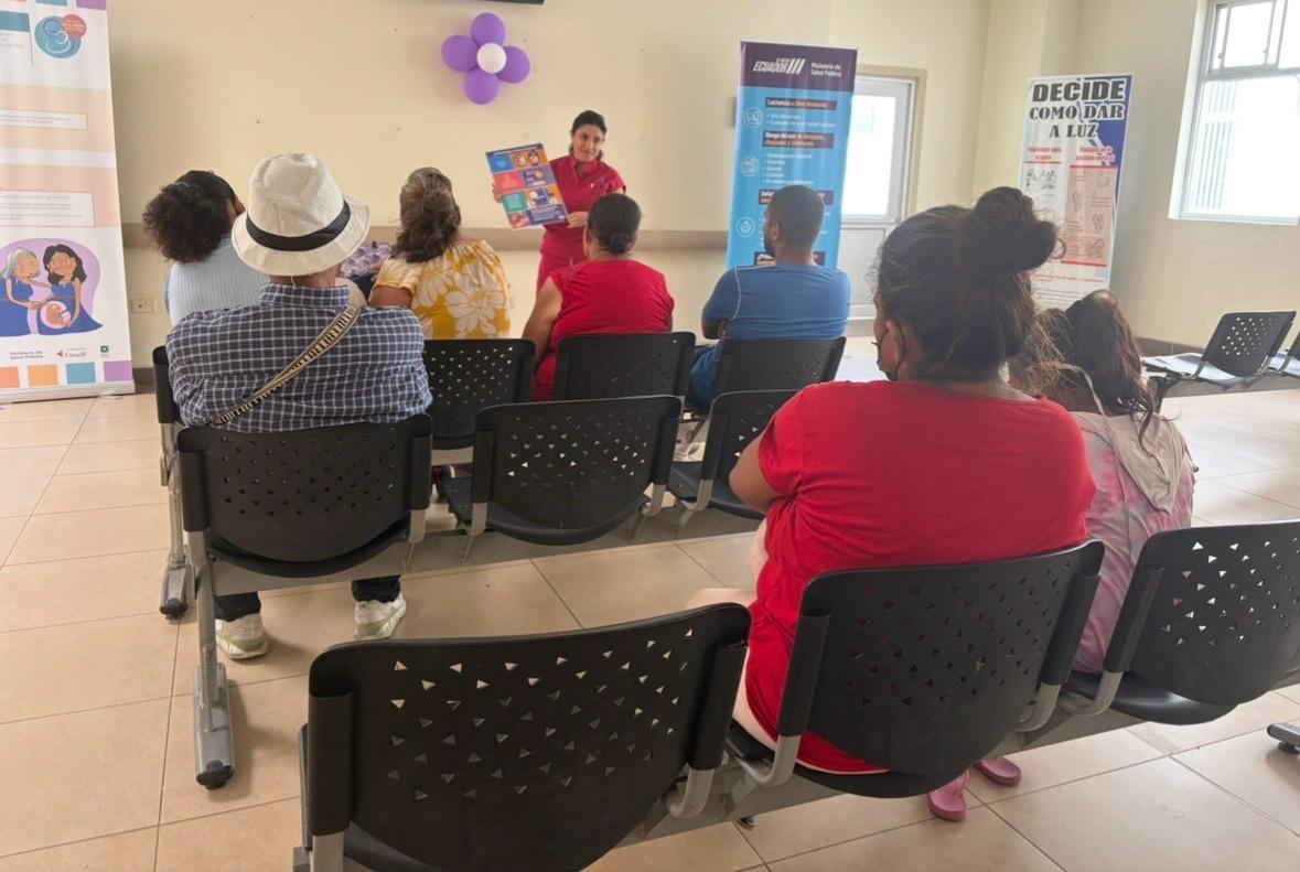 Salud_Guayas's tweet photo. 🥣💙 Nutricionista comunitaria realizó una jornada de socialización en el Centro de @Salud_Ec #CisneII sobre la importancia de la suplementación con micronutrientes, promoviendo una adecuada nutrición y contribuyendo a la prevención de la desnutrición infantil👶🏻 https://t.co/zCA0S3xtu5