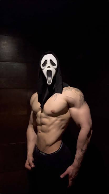 m8ss3ducti0n's tweet photo. the reason they invented this type of thirst trap and porn is because of this exact reason. plenty of guys with great bodies are a bit chopped in the face https://t.co/ecf8hha7Em