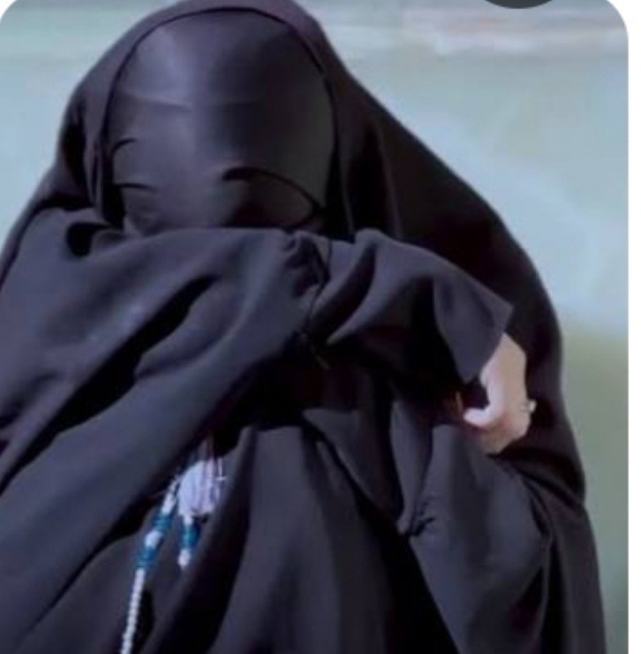 NazliRzaghiyan's tweet photo. زبان حال زینب (س)
سفر کردم به دنبال سر تو
سپر بودم برای دختر تو
چهل منزل کتک خوردم برادر
به جرم این که بودم خواهر تو

#حریم_حسین
#یا_لثارات_الحسین https://t.co/Os51AWG79b