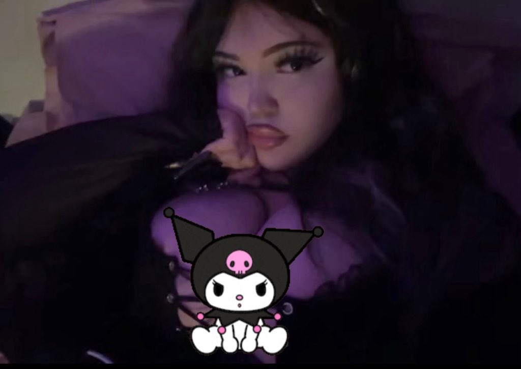 casseraye's tweet photo. reply if u wanna see it without sticker :3 https://t.co/Oc7yc7x3b6