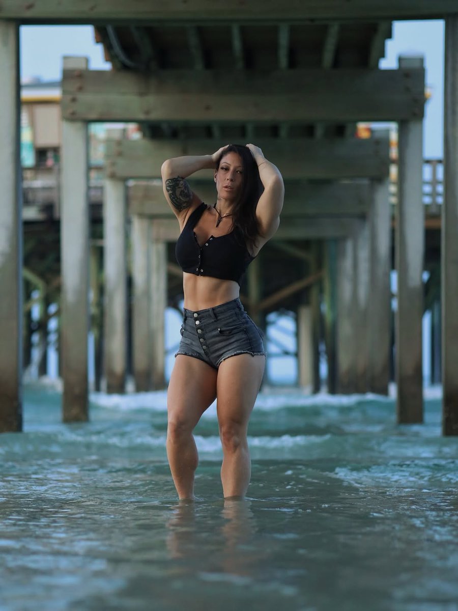 lori_slayer_'s tweet photo. jeeeez i am such a beach girlie🫠

take me back to the coast already🙃😏 https://t.co/o8YuILu95i