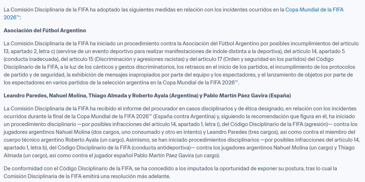 azucenau's tweet photo. 🚨FIFA abre procedimientos disciplinarios contra Argentina tras el Mundial 2026 ⚽

La Comisión Disciplinaria de la FIFA inició un procedimiento contra la Asociación del Fútbol Argentino (AFA) por presuntas infracciones al Código Disciplinario durante la Copa Mundial de la FIFA 2026.

Entre los señalamientos se encuentran cánticos y gestos discriminatorios, retrasos en el inicio de los partidos, incumplimiento de protocolos de seguridad, exhibición de mensajes inapropiados y lanzamiento de objetos por parte de aficionados.

Además, la FIFA abrió expedientes disciplinarios contra los argentinos Leandro Paredes, Nahuel Molina, Thiago Almada y Roberto Ayala, así como contra el español Pablo Martín Páez Gavira (Gavi), por presuntas agresiones y conductas antideportivas registradas durante la final entre España y Argentina.

📸@okdobleamarilla  https://t.co/BEzUyi0Ydi