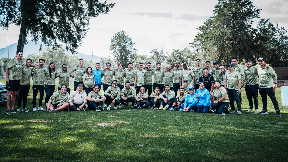 Formativas_LDU's tweet photo. Liga es familia 🤍 
#formativasldu https://t.co/Pq64XrF4CI