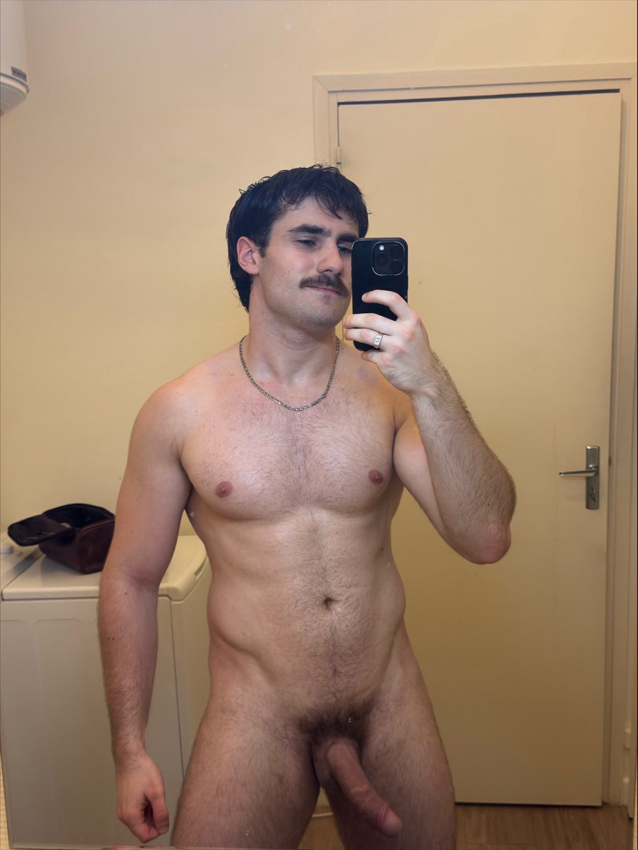 canaill0u's tweet photo. Sweating after going to the gym 🥵 https://t.co/6NFL45zklN
