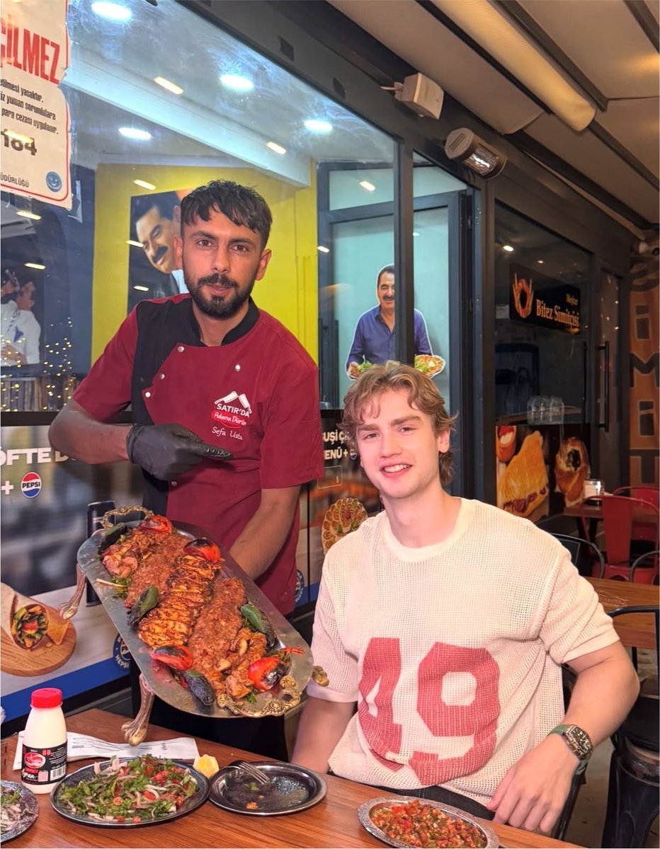 erasserax's tweet photo. kebap niyetine yerim seni cocuk beni cok zorluyosun https://t.co/gTY8pe5Jxb