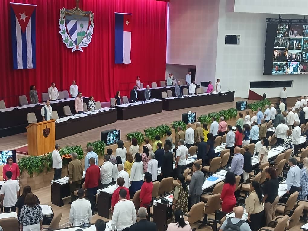 DrRobertoMOjeda's tweet photo. Participamos en el Séptimo Período Ordinario de Sesiones de @AsambleaCuba, donde abordaremos una amplia agenda de trabajo centrada en articular soluciones a las problemáticas de la población y a los desafíos que enfrenta la nación en estos difíciles tiempos. #Cuba #PoderPopular https://t.co/LiSXXODF5m