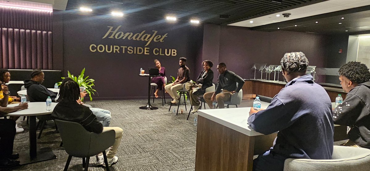 JCSUFootball's tweet photo. Great opportunity for freshman PASS athletes to visit with the Charlotte Hornets. A great tour &amp; minority panel from various departments. Our players learned a lot, asked great questions &amp; extended their network for internships &amp; other opportunities. 
#EVERYTH1NGEVERYDAY
#JCSU https://t.co/dnXm3FPnIk