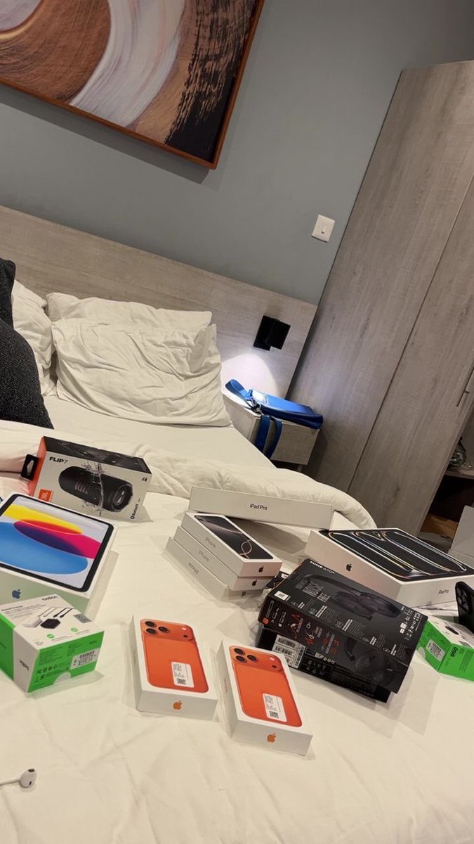 Appolootp's tweet photo. 📲 iPhone Store Plug 💸

Yo broski, if you tryna level up and quit sittin’ on the sidelines, tap in.
💯 Limited spots.
📦 Learn the process.
📈 Build your own income stream.
Serious people only. DM me now and let’s get you in motion. 🚀 https://t.co/RgTNVRyjO5