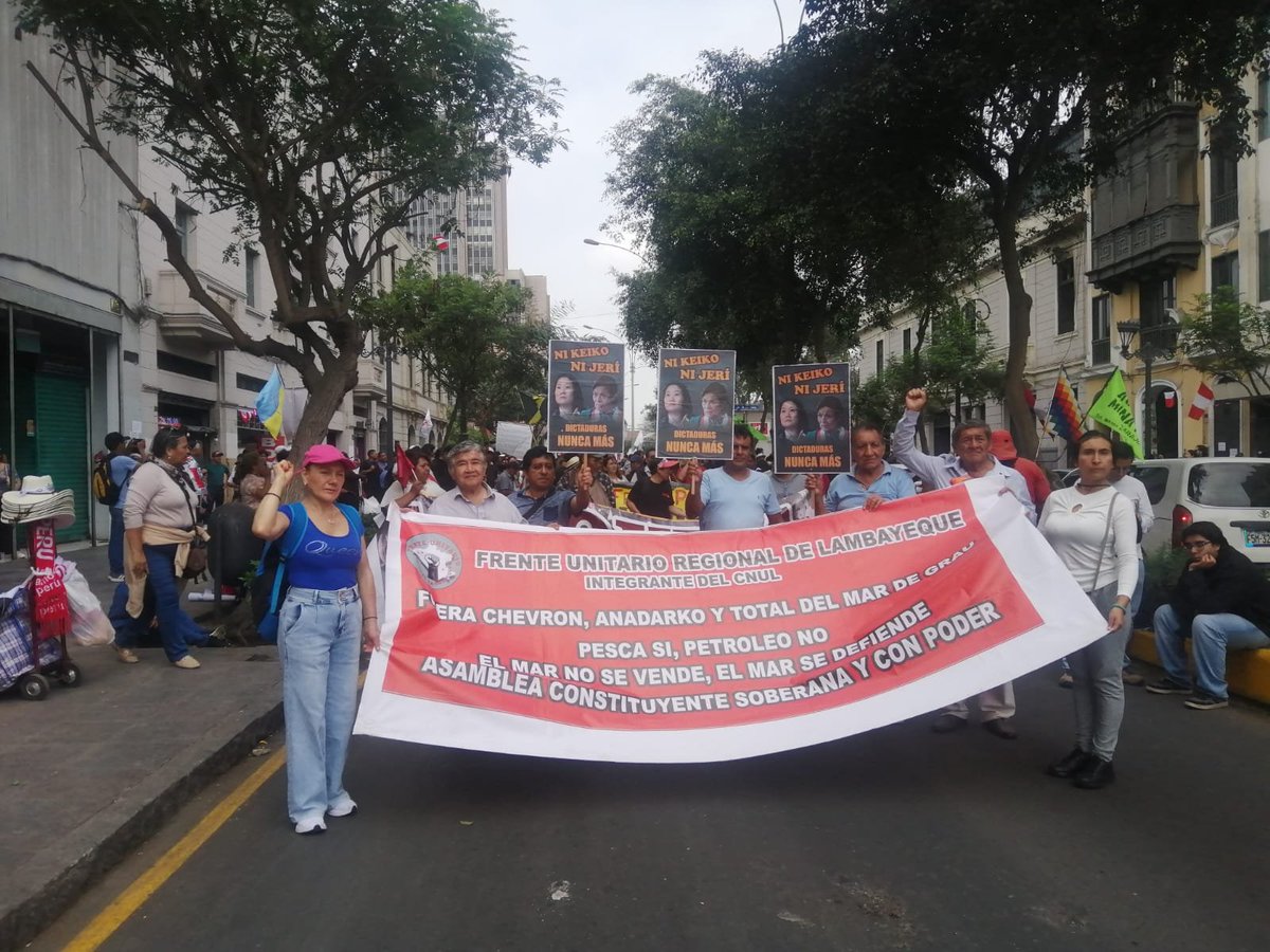 Avispa_Midia's tweet photo. Este martes 28 de julio, colectivos en resistencia contra el fujimorismo se movilizaron en el centro de Lima durante la juramentación como presidenta del Perú de Keiko Fujimori

Abrimos hilo 🧵 https://t.co/nDIrxtqzsM