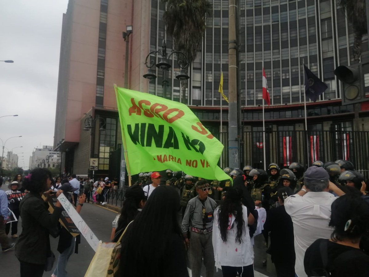 Avispa_Midia's tweet photo. En la marcha participaron cientos de militantes de organizaciones y ciudadanos autoconvocados que desconocen la presidencia de Fujimori debido a los indicios de fraude en las elecciones y la herencia de la dictadura de su padre. https://t.co/OpeZGbFLsV