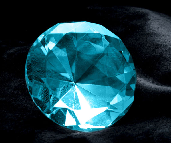 Foralia_dreamer's tweet photo. Mine is sapphire, Shanks' is aquamarine, and Grimm's is ruby. Mine and Grimm's gemstones go so well together (reminds me of Ruby and Sapphire from SU)! 💙❤️
With Shanks', it doesn't look too pleasing, but I think his secondary gemstone (bloodstone) would fit with mine better. 😊 https://t.co/lGrUN8EYke