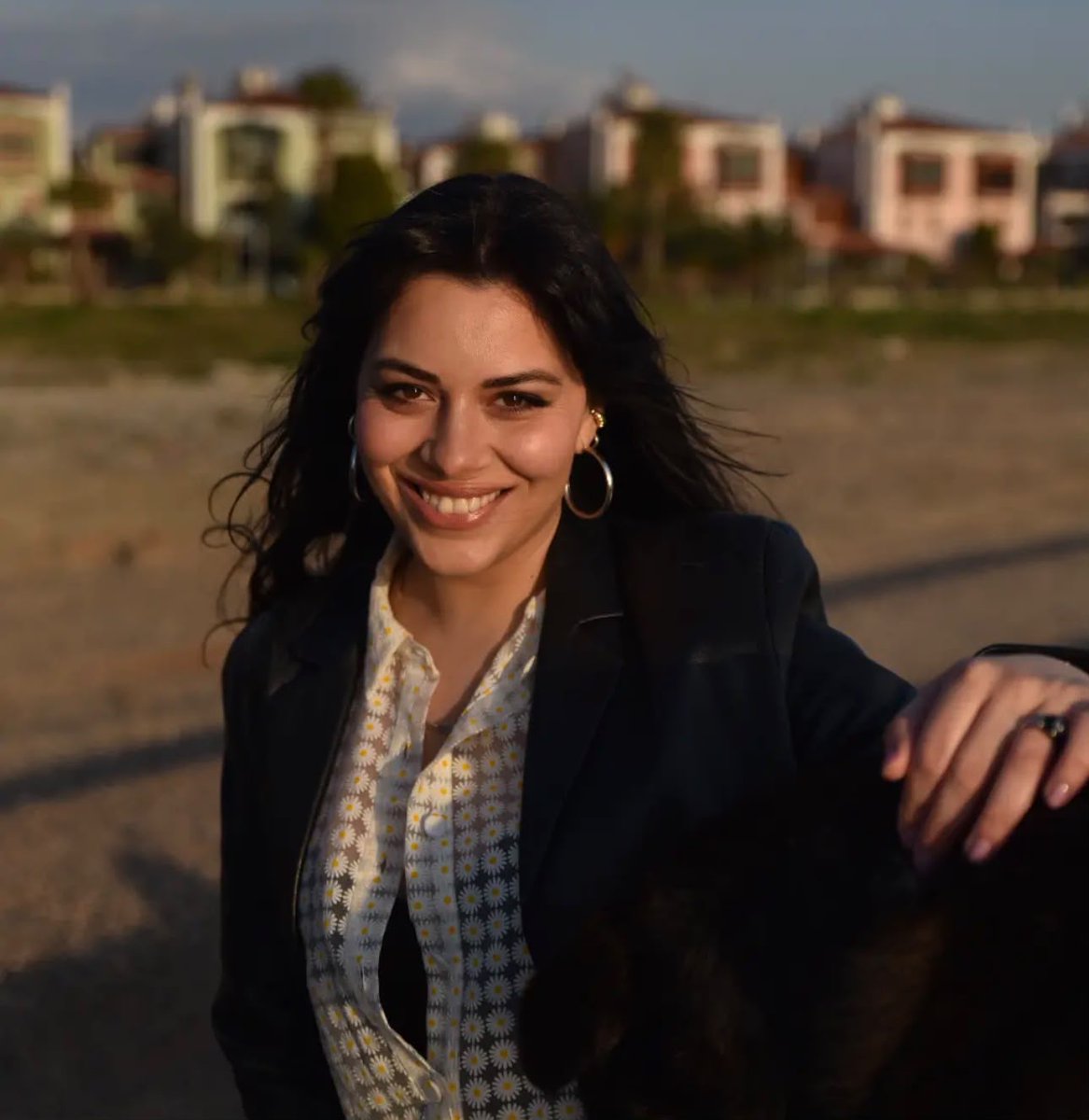 birsenaltuntas1's tweet photo. Ezgi Tombul “Halef” dizisinde

♦️Halef: Köklerin Çağrısı dizisinin ikinci sezon hazırlıkları tüm hızıyla devam ediyor. NOW’ın Most Productions imzalı fenomen dizisinin kadrosuna Ezgi Tombul katıldı. 
♦️Tombul, “Perihan” karakterine hayat verecek. Son olarak “Hayatımın Neşesi” dizisinde rol alan başarılı oyuncu Halef: Köklerin Çağrısı’nda sürpriz bir hikâyeyle seyirciyi şaşırtacak. 👇
https://t.co/EqOlO2kDzx