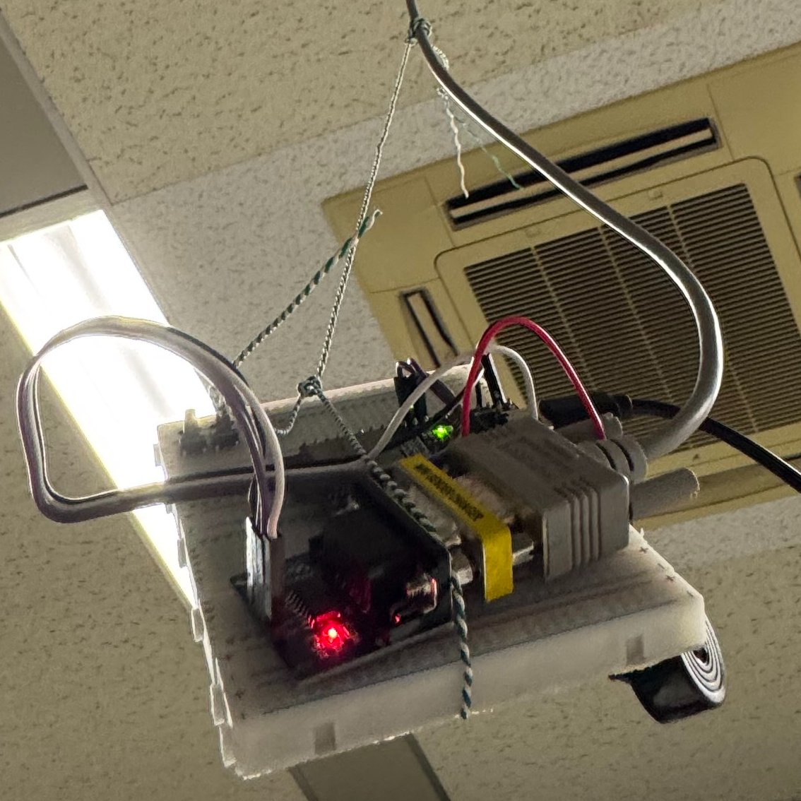 OECU_CRC's tweet photo. ESP32ーRS232CーBenQ

プロジェクターのWEBリモコンを自作しました． https://t.co/V6JelJQZTH