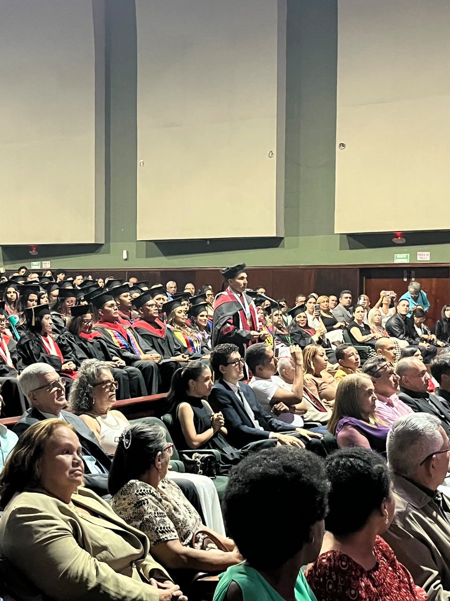 UCarabobo's tweet photo. #Ahora En desarrollo el acto de grado de la @FCS_UC donde se entregan 151 Aragua y Carabobo en el último acto de grado de este día miércoles #29Jul. https://t.co/LNeVObnXAq