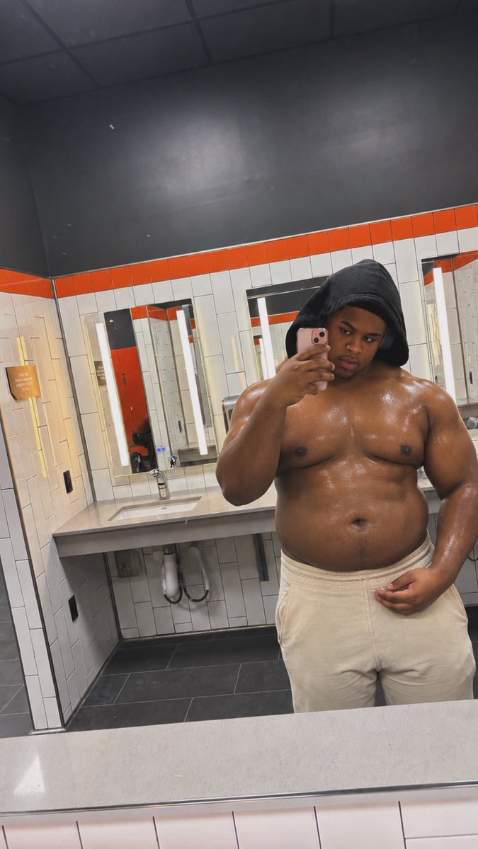 itsmeshakur's tweet photo. When I say give me til Halloween that’s what tf I mean https://t.co/095hCFDyEF