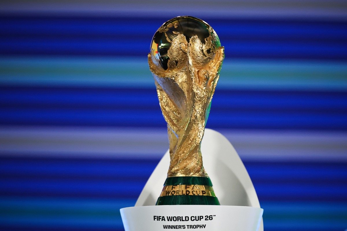 lnstantFoot's tweet photo. 🚨 La CAF annonce dans un communiqué qu'elle examinera la proposition de la FIFA de vendre des parts de la Coupe du Monde. 🌍⬇️

"La Confédération Africaine de Football (« CAF ») a reçu aujourd’hui une correspondance de la FIFA concernant l’initiative proposée « FIFA Forward Enterprise », conformément au processus de consultation en cours avec les Associations Membres de la FIFA et le Conseil de la FIFA.

Dans le cadre de ce processus de consultation, le Président de la CAF, Dr Patrice Motsepe, tiendra une réunion du Comité Exécutif de la CAF la semaine prochaine afin, entre autres, d’examiner et d’évaluer l’initiative proposée « FIFA Forward Enterprise ».

La CAF encourage également ses Associations Membres à examiner la proposition FIFA Forward Enterprise et à participer au processus de consultation, conformément aux règlements de la CAF et de la FIFA ainsi qu’aux procédures établies.

La CAF demeure engagée à poursuivre les consultations et à travailler en étroite collaboration avec ses Associations Membres, la FIFA, les autres Confédérations de football et les parties prenantes, afin de soutenir l’augmentation des ressources financières et autres destinées au développement et à la croissance du football en Afrique et dans le monde."