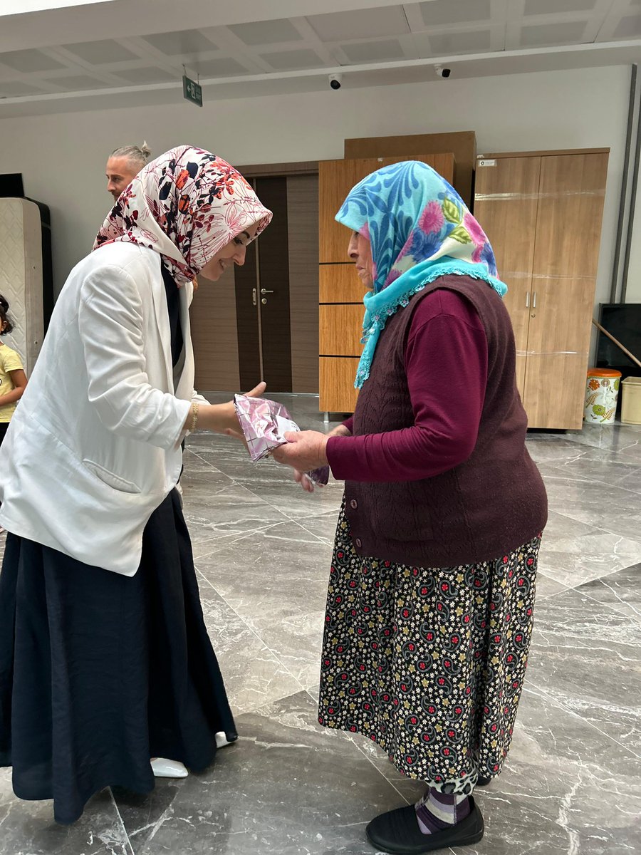 melikecilhan's tweet photo. 📍Kurşunlu Hafize Ünal Huzurevi
Dün hizmete açıldı 
kıymetli çınarlarımızı yeni mekanlarında ziyaret ederek hayır dualarını aldık
Başta Sayın Cumhurbaşkanımız Recep Tayyip Erdoğan,Grup BaşkanVekilimiz Muhammet Emin Akbaşoğlu ve emeğigeçenlere teşekkür ediyor
#YaparsaAKPartiYapar https://t.co/M98LgaiexM