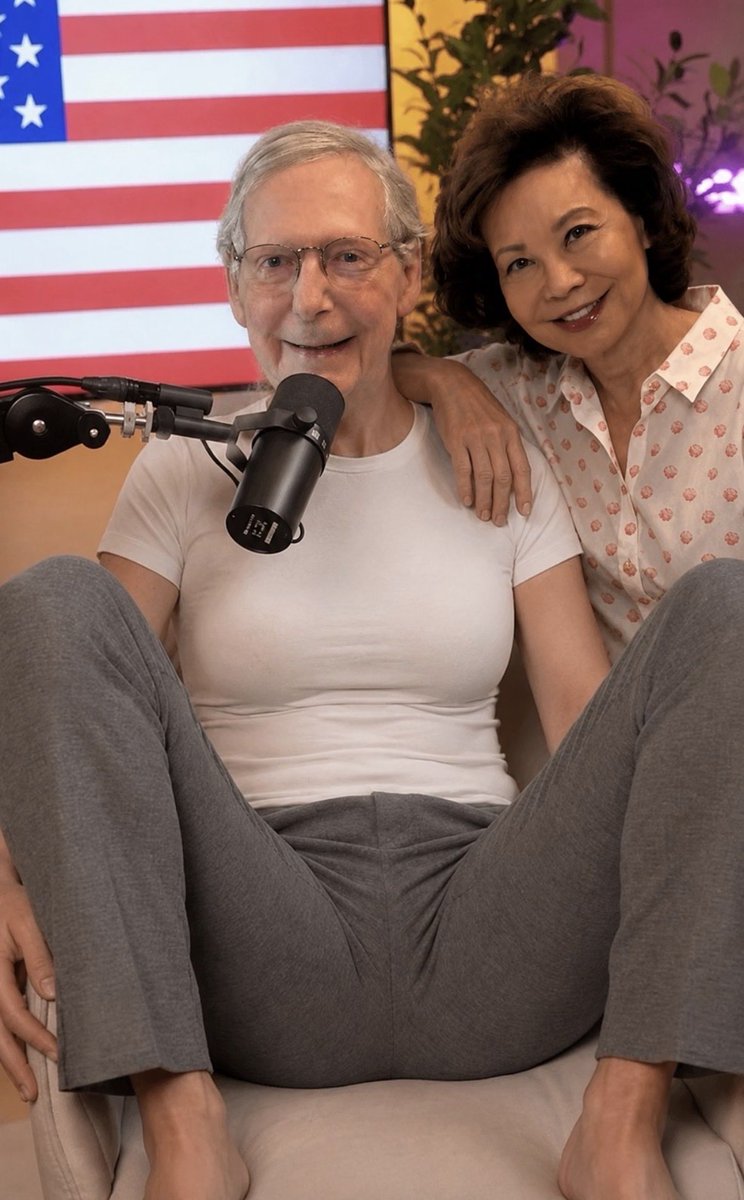 theatrethugawp's tweet photo. New proof of life photo just dropped… https://t.co/gS1uMqaUcg