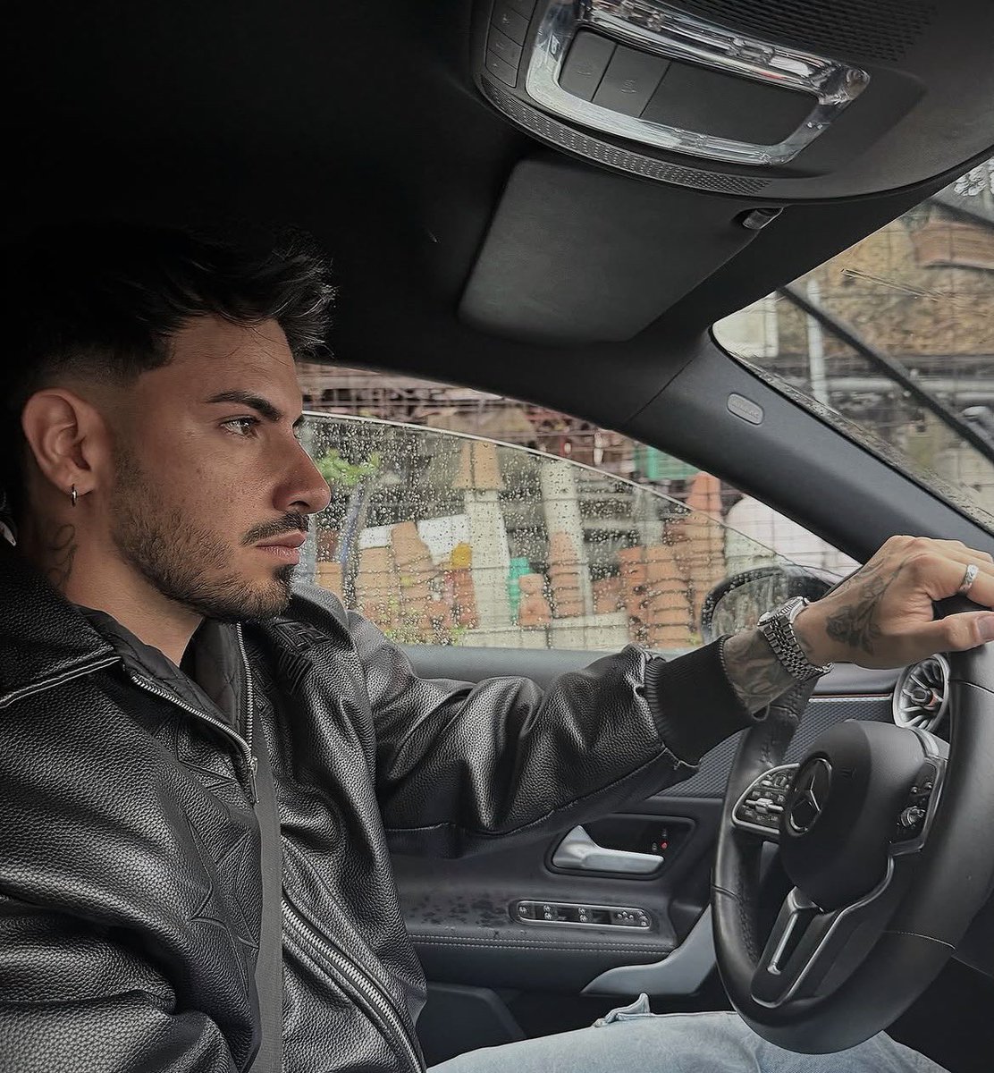 aaambulanzaaa's tweet photo. PETIZIONE PER FARE COSTRUIRE UNA STATUA A QUEST’UOMO PERCHÉ STA CUCINANDOOOOOO #temptationisland https://t.co/g4l3DSh3AD